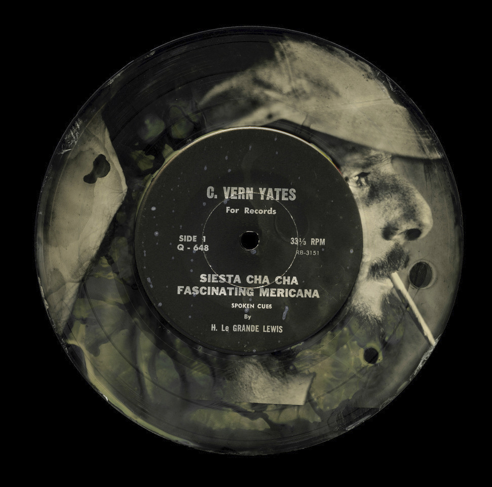 Portrait au collodion humide sur disque vinyle 45 tours — Vinylotype par Mélanie-Jane Frey